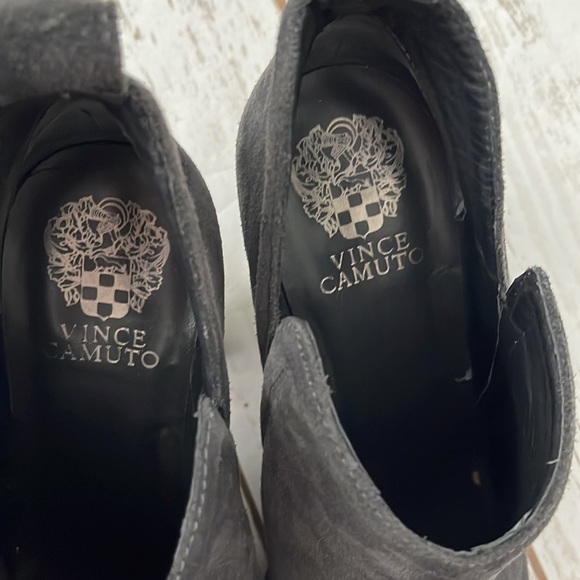 Vince Camuto Francia Suede Booties Women’s Size 9 Stacked Heel Pull On Gray - Picture 10 of 10